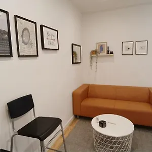 new-apartment-beside-barca-stadium-2.catalonia-hotels.com/