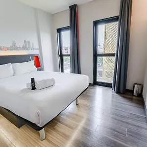 Easyhotel Barcelona Fira Hotel